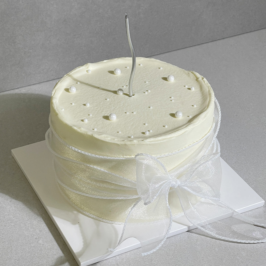 C12. Pearl Ribbon Cake